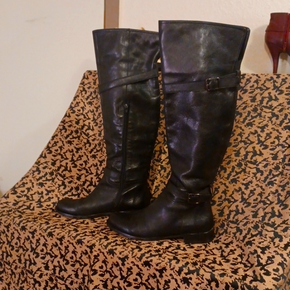 Black Italian leather boots. - Picture 3 of 4